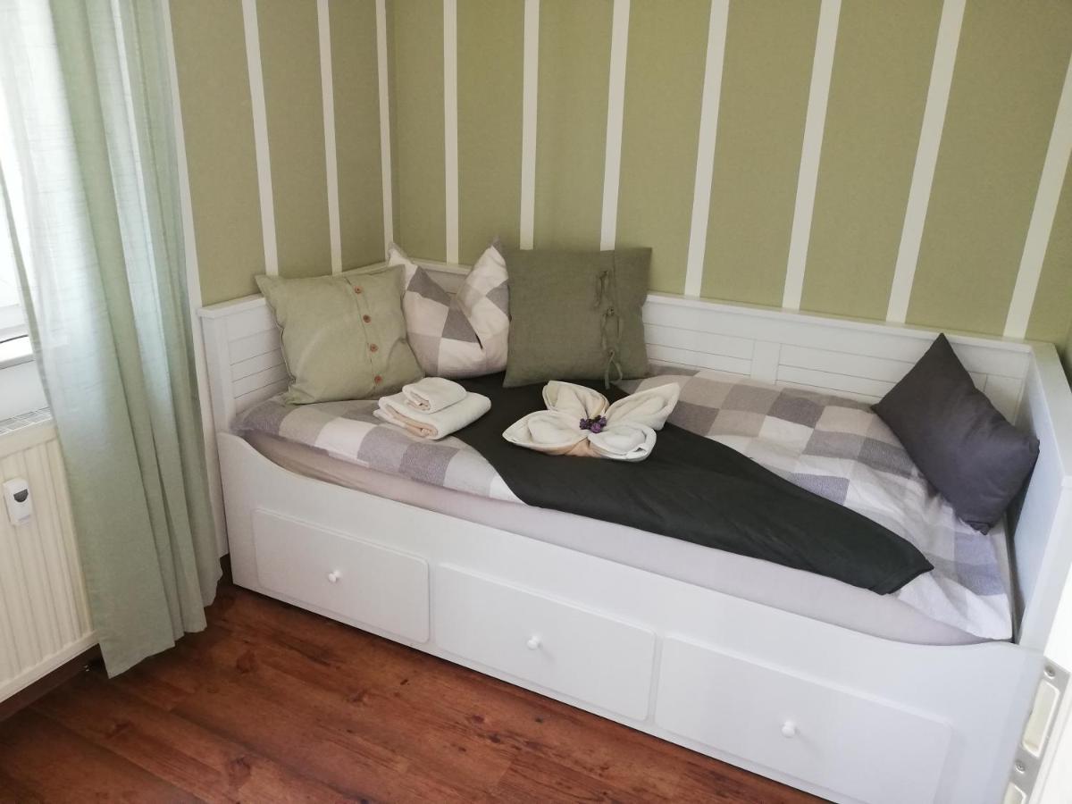 Ferienwohnung Am Kurpark Bad Klosterlausnitz Bagian luar foto